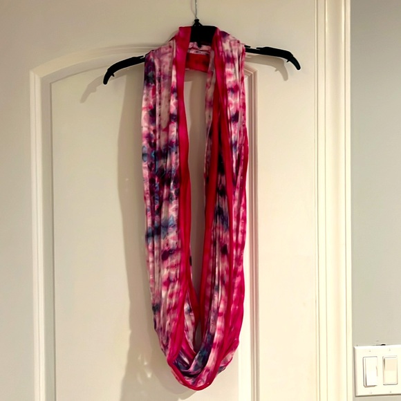 Scarf - Picture 1 of 4